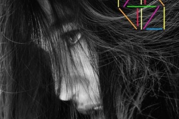 Pochette du troisième album d'Izïa, La Vague