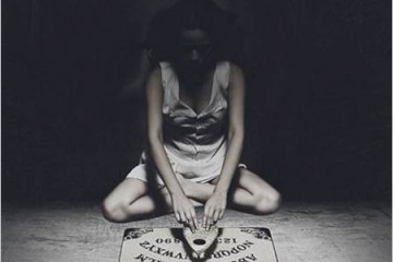 image de l'affiche du film ouija